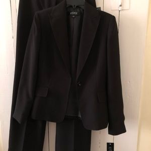A ladies Kasper Pant suit. NWT size 8